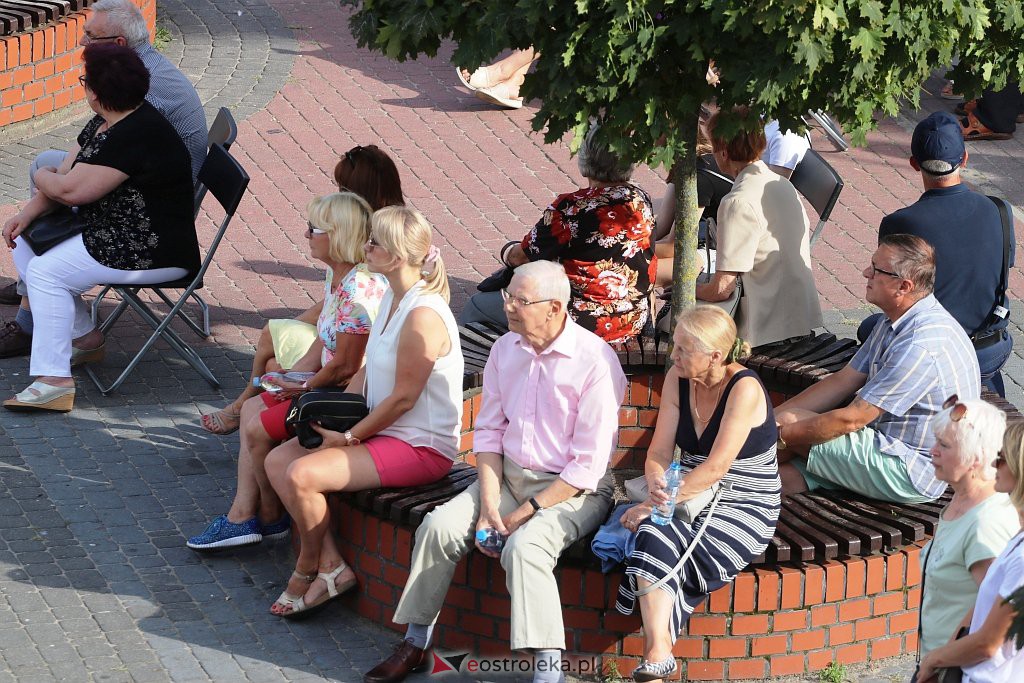 Koncert piosenek XX-lecia międzywojennego [15.08.2021] - zdjęcie #7 - eOstroleka.pl