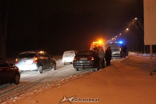 Wypadek na ul. Ostrowskiej (29.12.2010) - zdjęcie #12 - eOstroleka.pl
