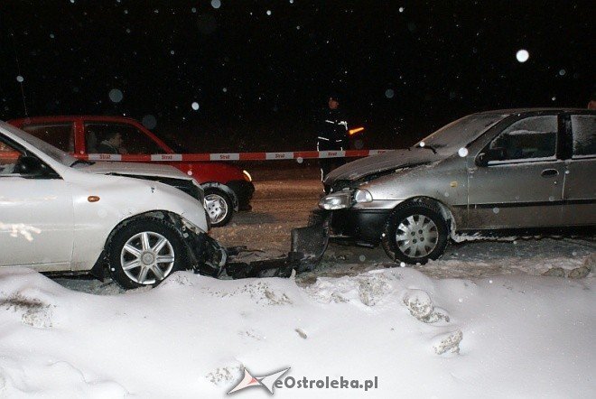 Wypadek na ul. Ostrowskiej (29.12.2010) - zdjęcie #5 - eOstroleka.pl