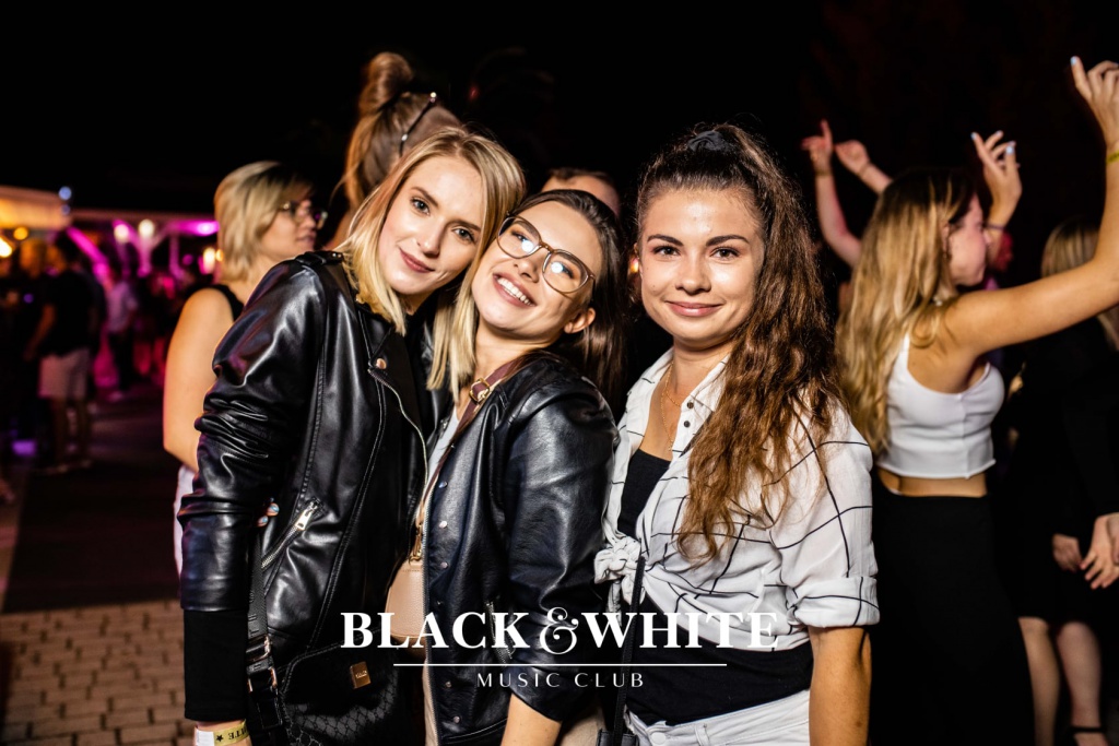 Szalone okularnice w Clubie Black&White [07.08.2021] - zdjęcie #11 - eOstroleka.pl