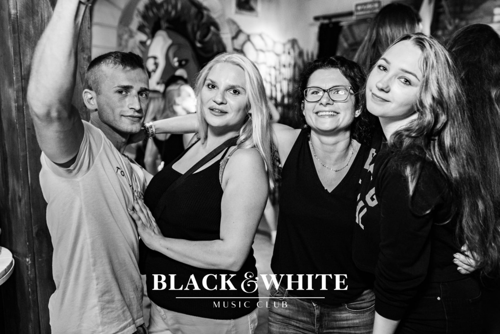 Szalone okularnice w Clubie Black&White [07.08.2021] - zdjęcie #15 - eOstroleka.pl