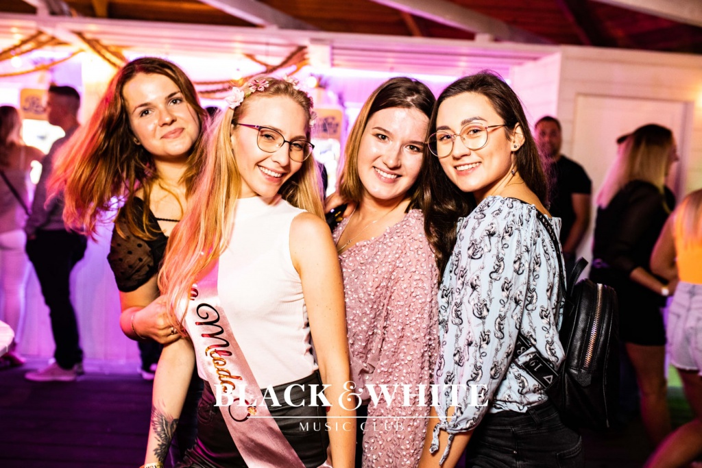 Szalone okularnice w Clubie Black&White [07.08.2021] - zdjęcie #26 - eOstroleka.pl