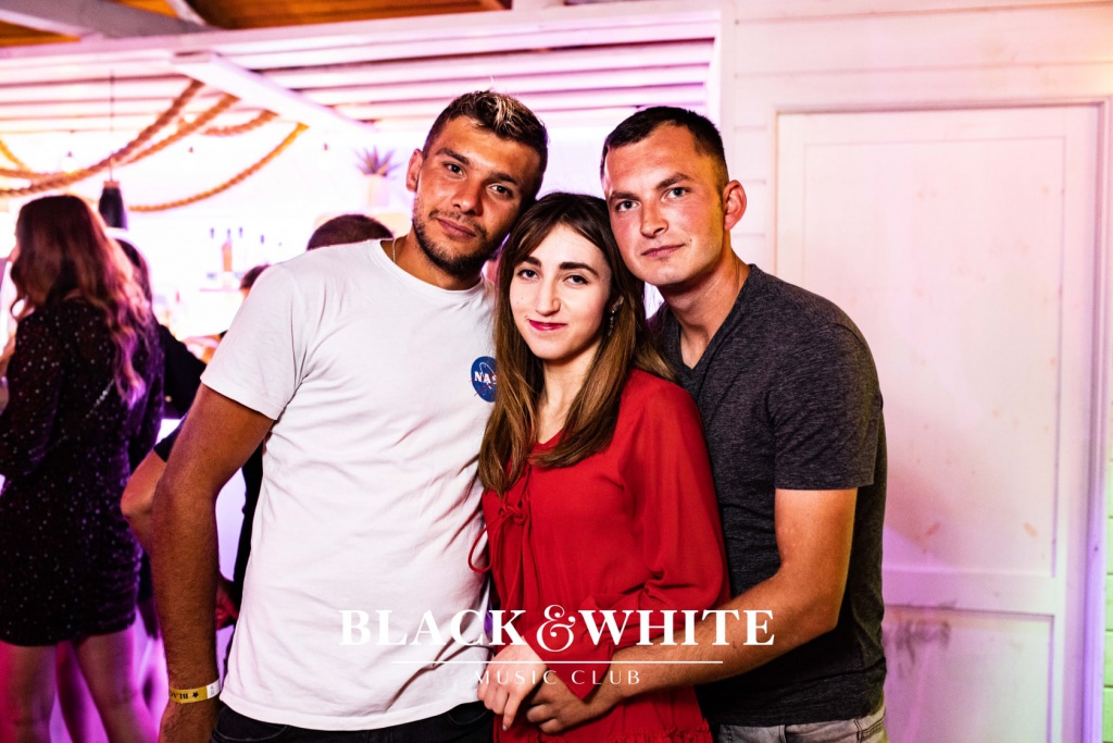 Szalone okularnice w Clubie Black&White [07.08.2021] - zdjęcie #25 - eOstroleka.pl