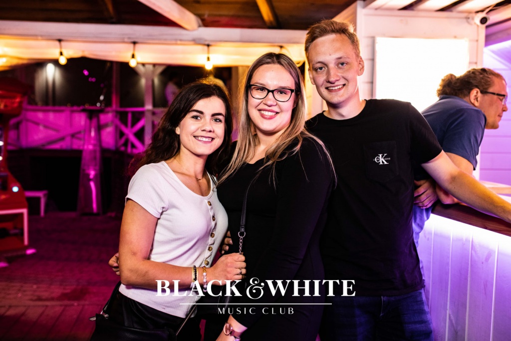 Szalone okularnice w Clubie Black&White [07.08.2021] - zdjęcie #20 - eOstroleka.pl