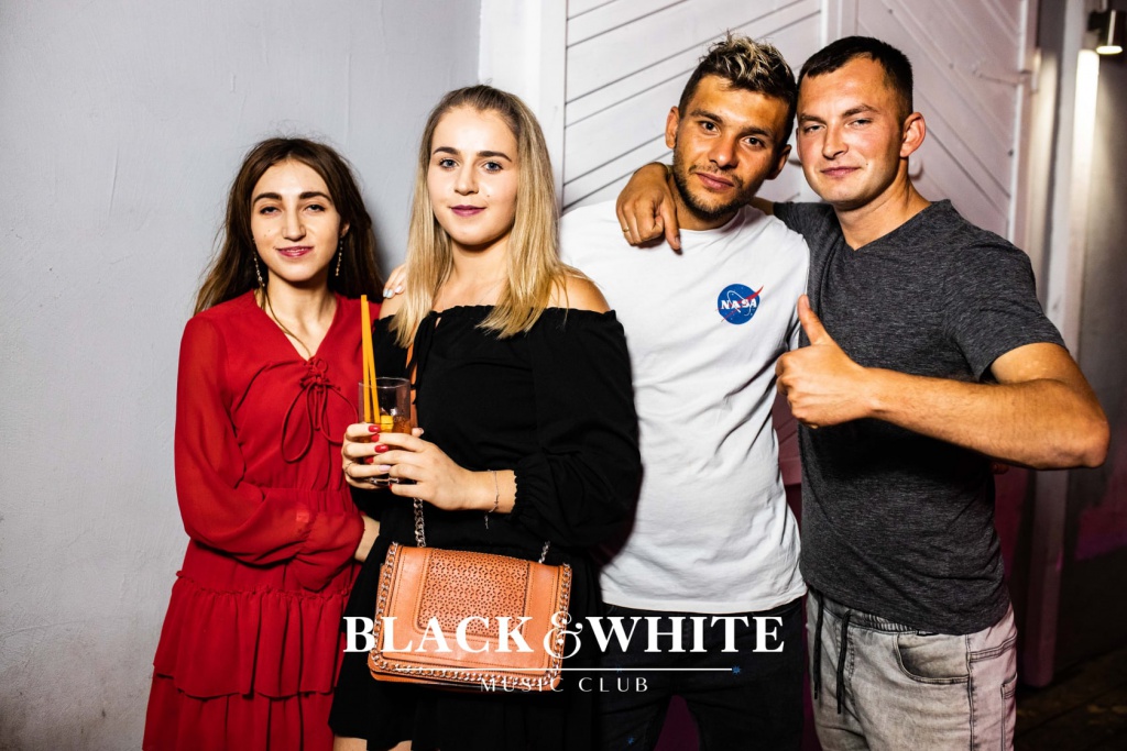 Szalone okularnice w Clubie Black&White [07.08.2021] - zdjęcie #51 - eOstroleka.pl