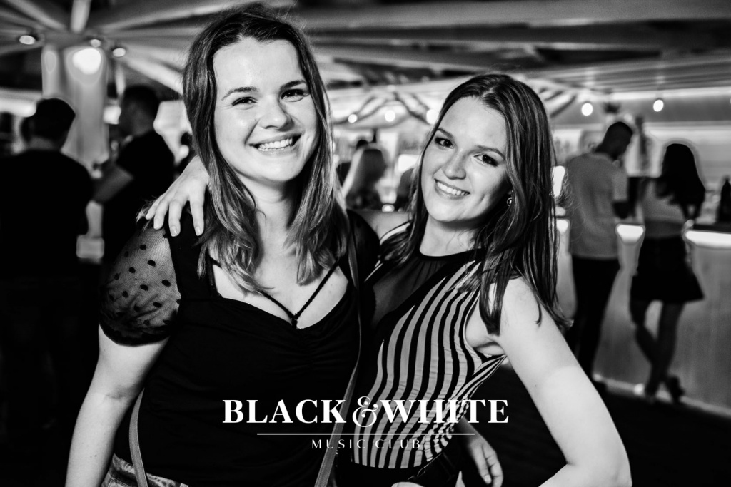 Szalone okularnice w Clubie Black&White [07.08.2021] - zdjęcie #54 - eOstroleka.pl