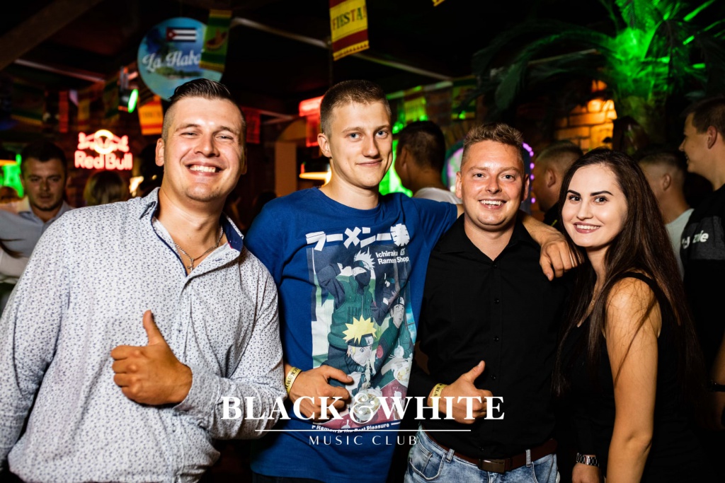 Szalone okularnice w Clubie Black&White [07.08.2021] - zdjęcie #11 - eOstroleka.pl