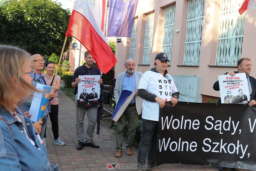 Protest  Wolne Sądy, Wolne Media, Wolne Szkoły, Wolni Ludzie [18.08.2021] - zdjęcie #1 - eOstroleka.pl