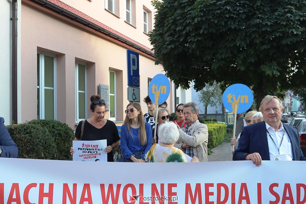 Protest  Wolne Sądy, Wolne Media, Wolne Szkoły, Wolni Ludzie [18.08.2021] - zdjęcie #8 - eOstroleka.pl