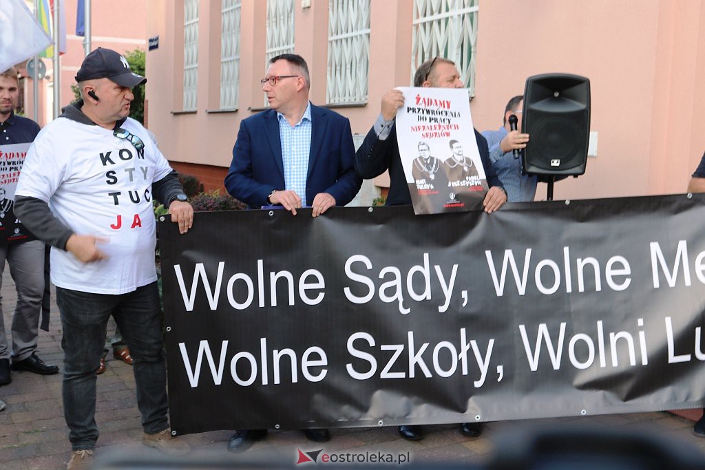 Protest  Wolne Sądy, Wolne Media, Wolne Szkoły, Wolni Ludzie [18.08.2021] - zdjęcie #9 - eOstroleka.pl