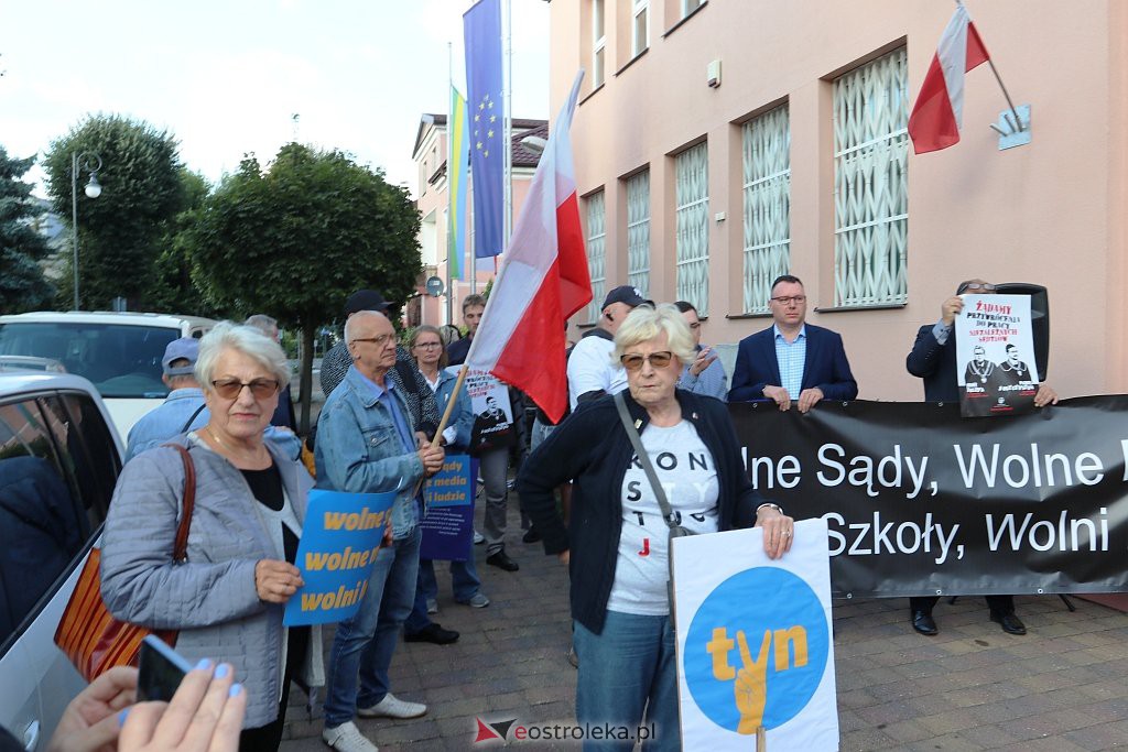 Protest  Wolne Sądy, Wolne Media, Wolne Szkoły, Wolni Ludzie [18.08.2021] - zdjęcie #12 - eOstroleka.pl