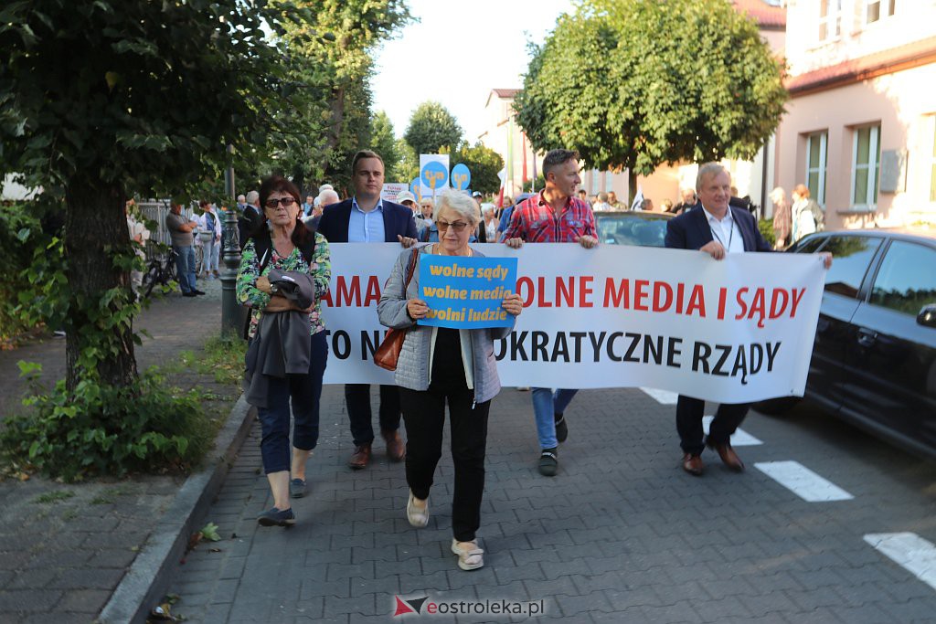 Protest  Wolne Sądy, Wolne Media, Wolne Szkoły, Wolni Ludzie [18.08.2021] - zdjęcie #27 - eOstroleka.pl