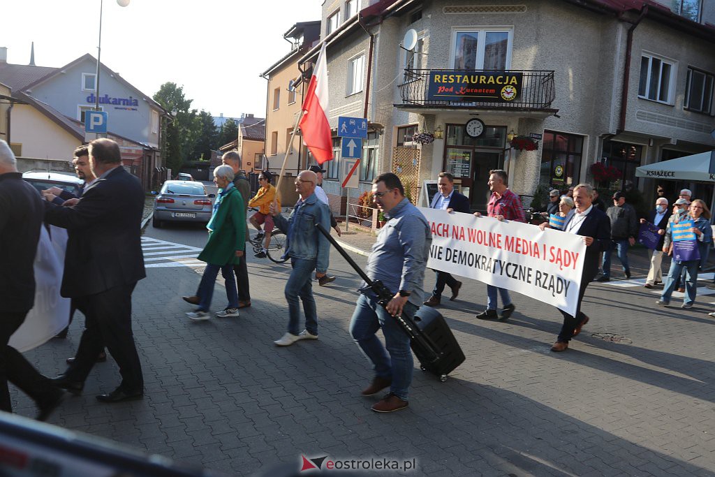 Protest  Wolne Sądy, Wolne Media, Wolne Szkoły, Wolni Ludzie [18.08.2021] - zdjęcie #28 - eOstroleka.pl