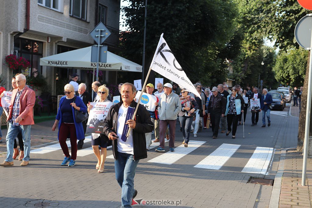 Protest  Wolne Sądy, Wolne Media, Wolne Szkoły, Wolni Ludzie [18.08.2021] - zdjęcie #30 - eOstroleka.pl