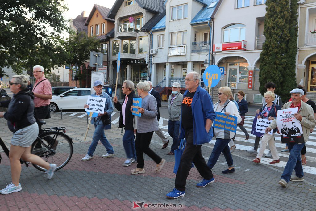 Protest  Wolne Sądy, Wolne Media, Wolne Szkoły, Wolni Ludzie [18.08.2021] - zdjęcie #35 - eOstroleka.pl