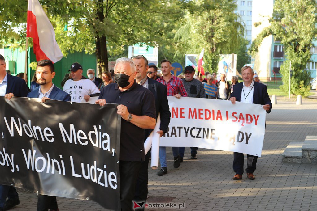 Protest  Wolne Sądy, Wolne Media, Wolne Szkoły, Wolni Ludzie [18.08.2021] - zdjęcie #38 - eOstroleka.pl