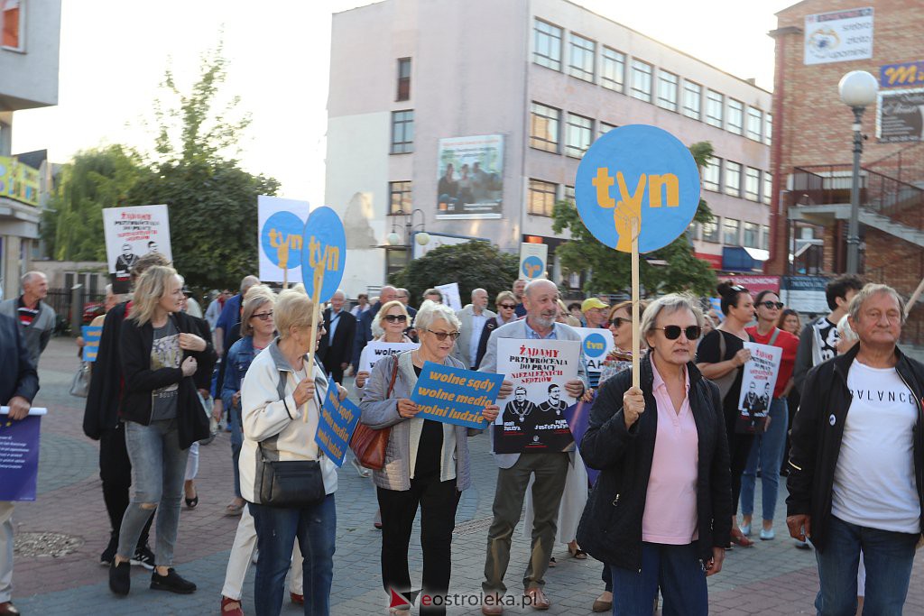 Protest  Wolne Sądy, Wolne Media, Wolne Szkoły, Wolni Ludzie [18.08.2021] - zdjęcie #40 - eOstroleka.pl