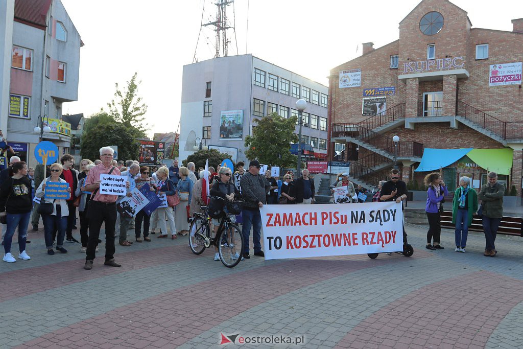 Protest  Wolne Sądy, Wolne Media, Wolne Szkoły, Wolni Ludzie [18.08.2021] - zdjęcie #43 - eOstroleka.pl