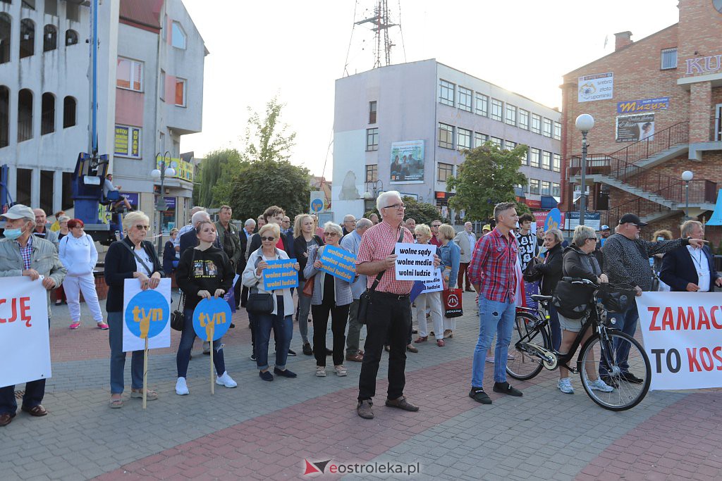 Protest  Wolne Sądy, Wolne Media, Wolne Szkoły, Wolni Ludzie [18.08.2021] - zdjęcie #44 - eOstroleka.pl