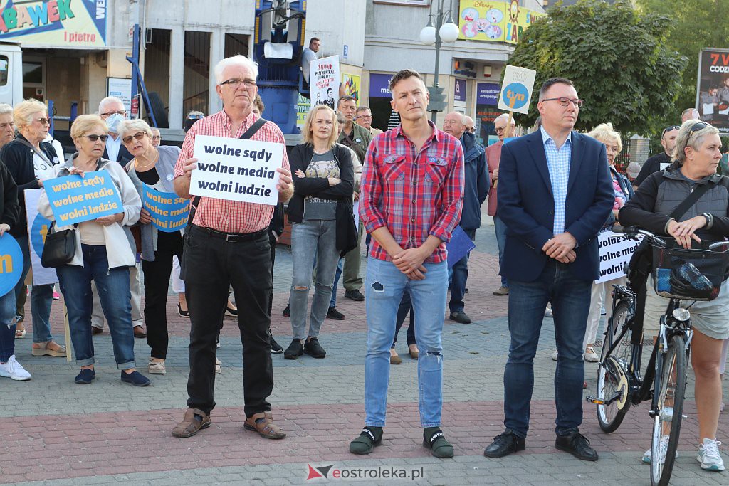 Protest  Wolne Sądy, Wolne Media, Wolne Szkoły, Wolni Ludzie [18.08.2021] - zdjęcie #46 - eOstroleka.pl