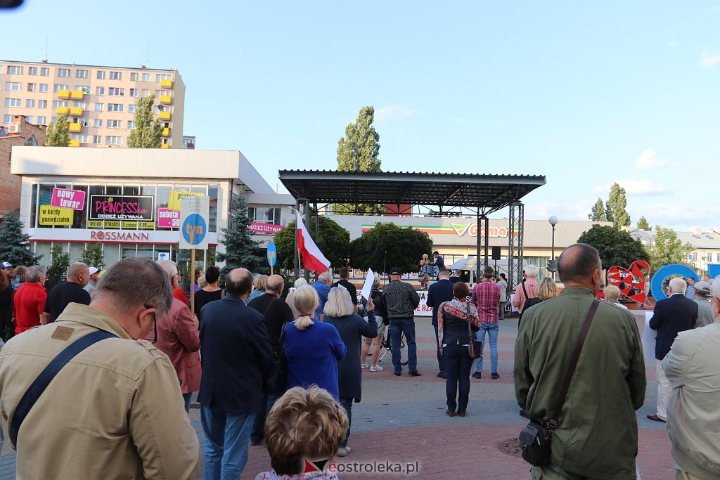 Protest  Wolne Sądy, Wolne Media, Wolne Szkoły, Wolni Ludzie [18.08.2021] - zdjęcie #58 - eOstroleka.pl
