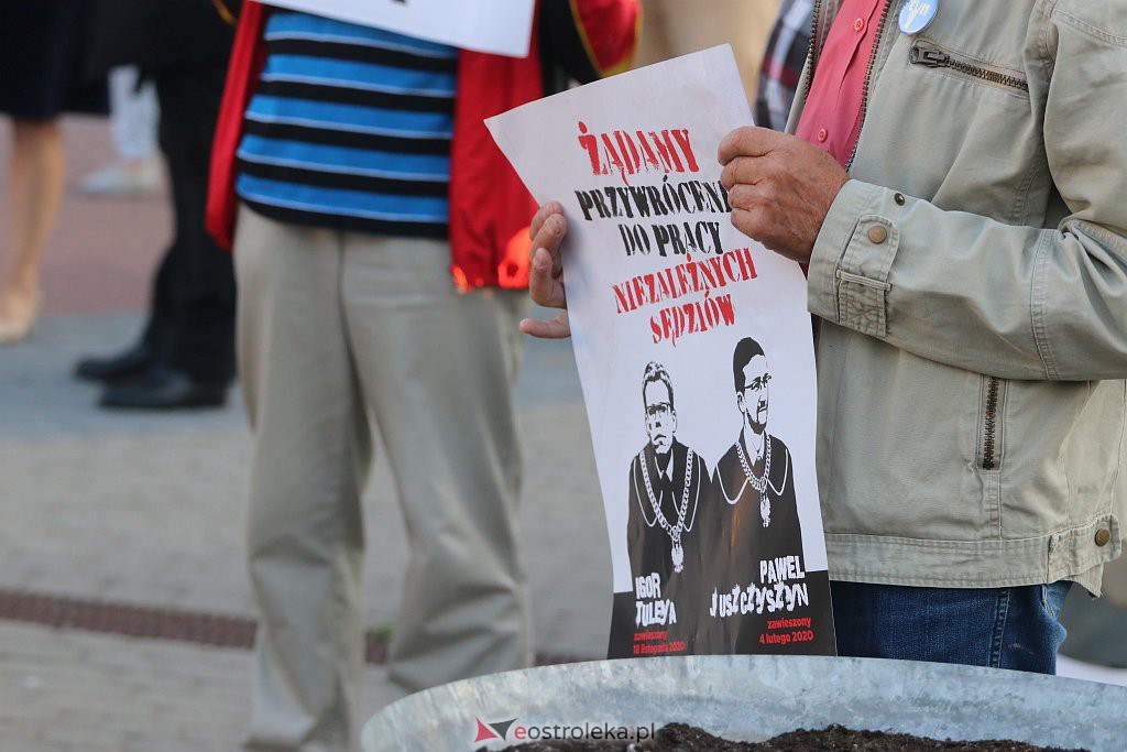 Protest  Wolne Sądy, Wolne Media, Wolne Szkoły, Wolni Ludzie [18.08.2021] - zdjęcie #26 - eOstroleka.pl