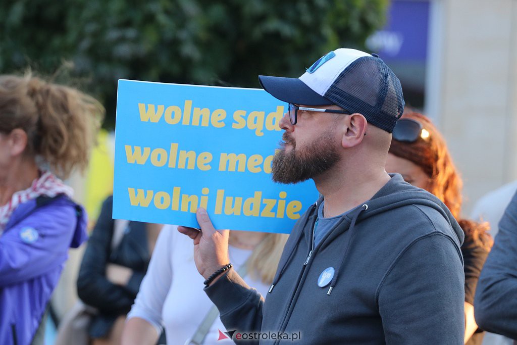 Protest  Wolne Sądy, Wolne Media, Wolne Szkoły, Wolni Ludzie [18.08.2021] - zdjęcie #25 - eOstroleka.pl