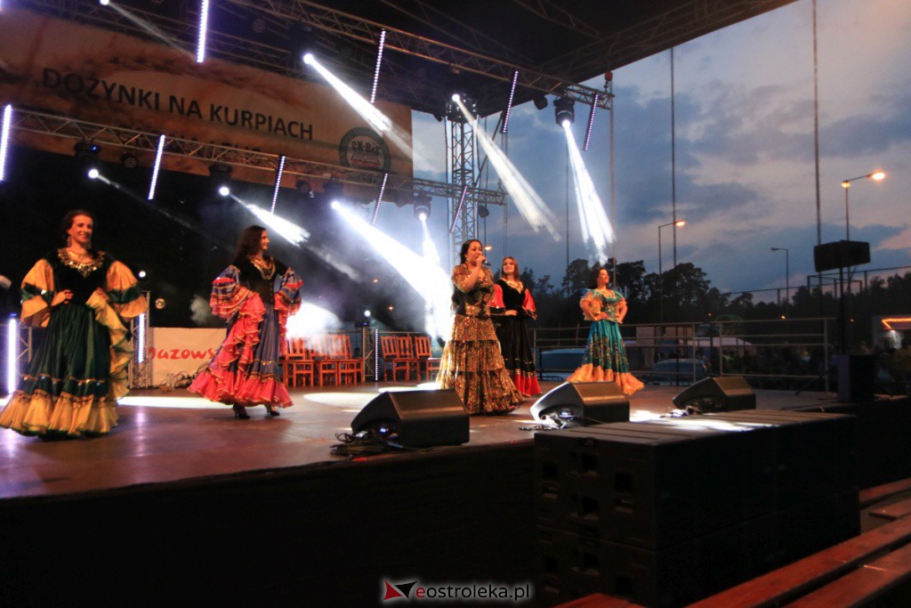Patrycja Runo i tancerki na Dożynkach w Lelisie [22.08.2021] - zdjęcie #1 - eOstroleka.pl