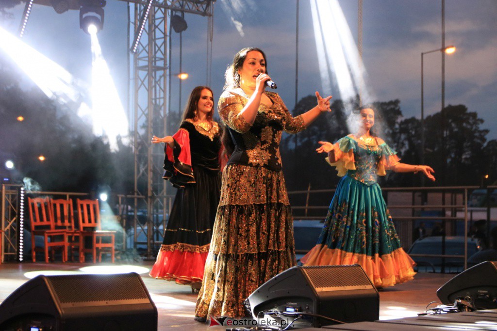 Patrycja Runo i tancerki na Dożynkach w Lelisie [22.08.2021] - zdjęcie #4 - eOstroleka.pl