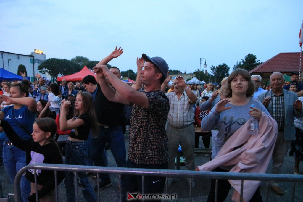 Patrycja Runo i tancerki na Dożynkach w Lelisie [22.08.2021] - zdjęcie #5 - eOstroleka.pl
