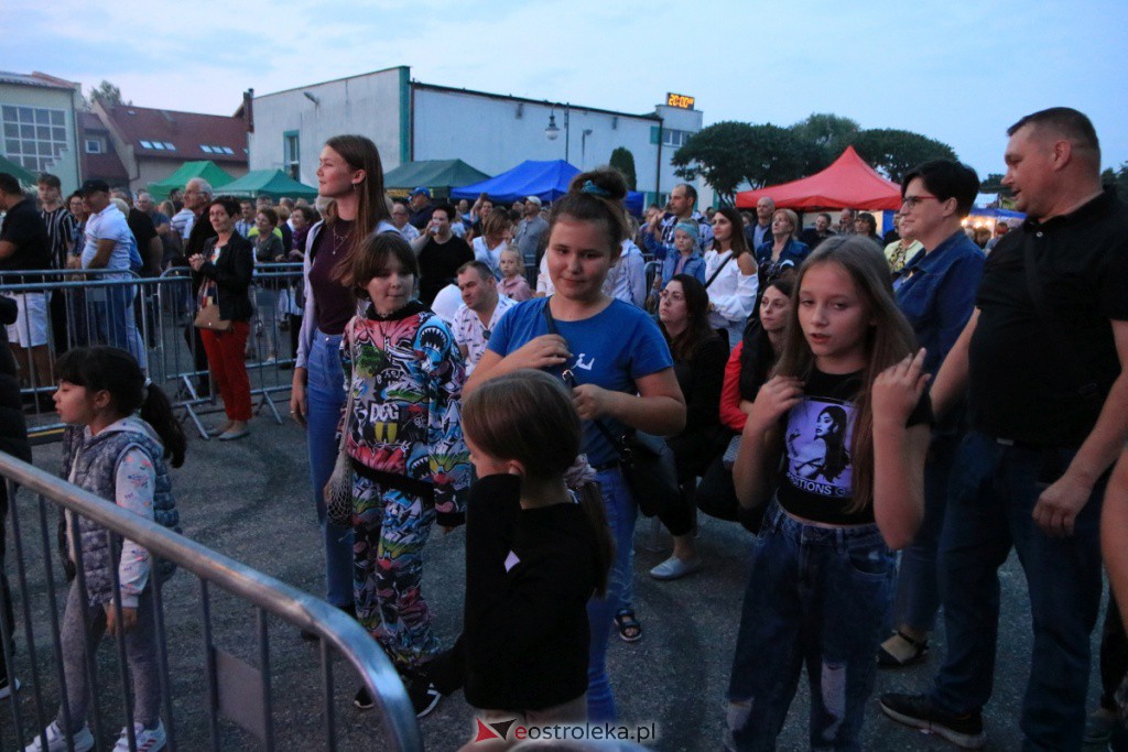 Patrycja Runo i tancerki na Dożynkach w Lelisie [22.08.2021] - zdjęcie #7 - eOstroleka.pl