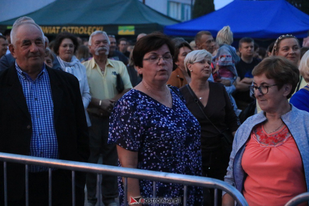 Patrycja Runo i tancerki na Dożynkach w Lelisie [22.08.2021] - zdjęcie #33 - eOstroleka.pl
