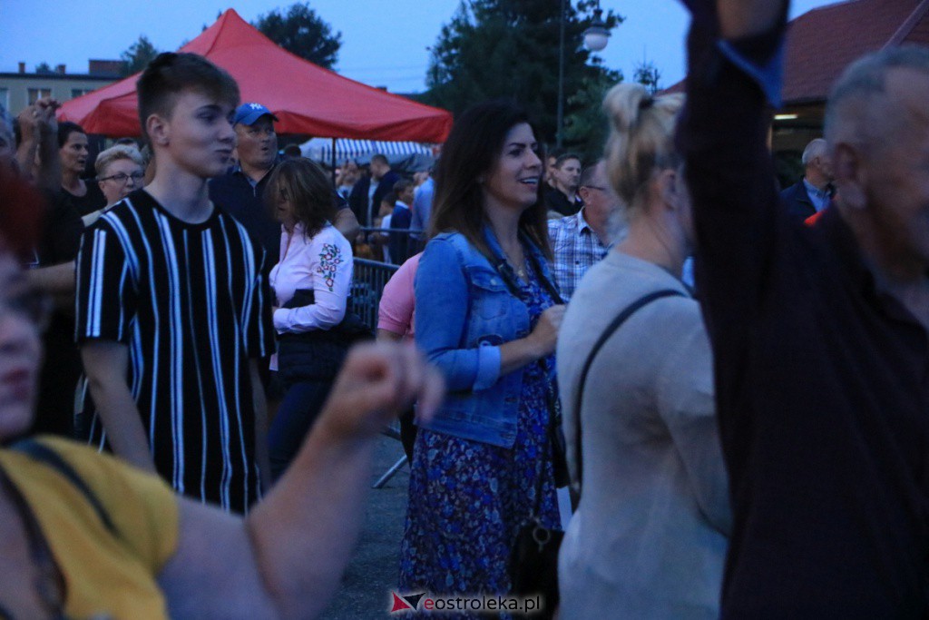 Patrycja Runo i tancerki na Dożynkach w Lelisie [22.08.2021] - zdjęcie #75 - eOstroleka.pl