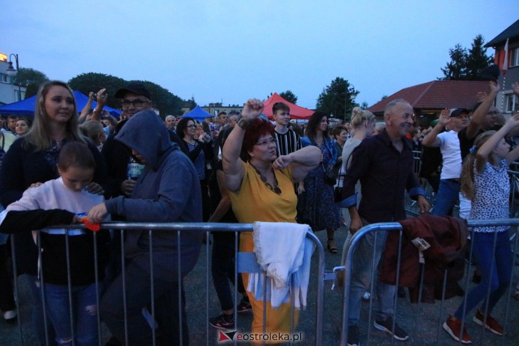 Patrycja Runo i tancerki na Dożynkach w Lelisie [22.08.2021] - zdjęcie #73 - eOstroleka.pl