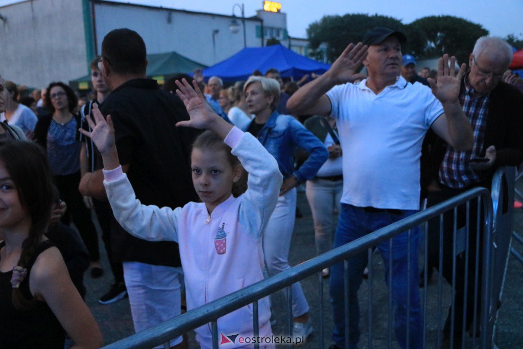 Patrycja Runo i tancerki na Dożynkach w Lelisie [22.08.2021] - zdjęcie #69 - eOstroleka.pl