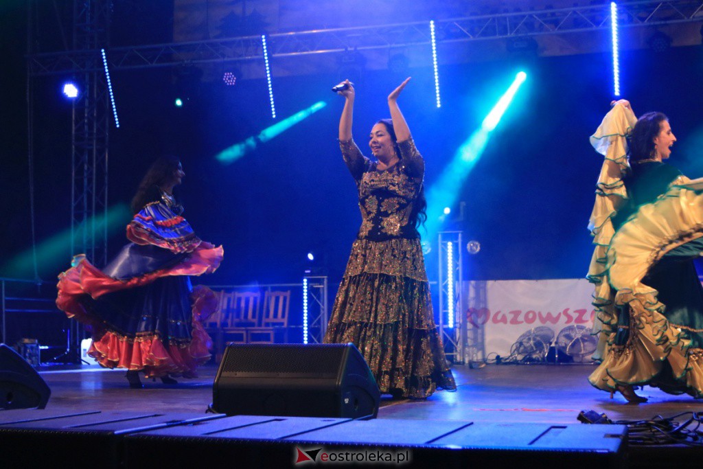 Patrycja Runo i tancerki na Dożynkach w Lelisie [22.08.2021] - zdjęcie #54 - eOstroleka.pl