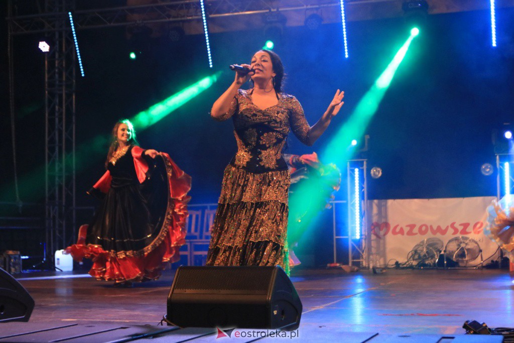 Patrycja Runo i tancerki na Dożynkach w Lelisie [22.08.2021] - zdjęcie #58 - eOstroleka.pl