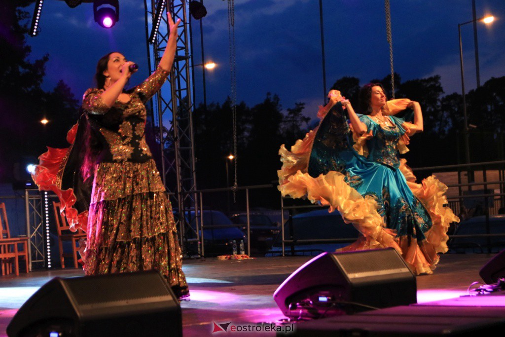 Patrycja Runo i tancerki na Dożynkach w Lelisie [22.08.2021] - zdjęcie #60 - eOstroleka.pl