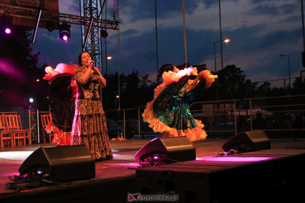 Patrycja Runo i tancerki na Dożynkach w Lelisie [22.08.2021] - zdjęcie #61 - eOstroleka.pl