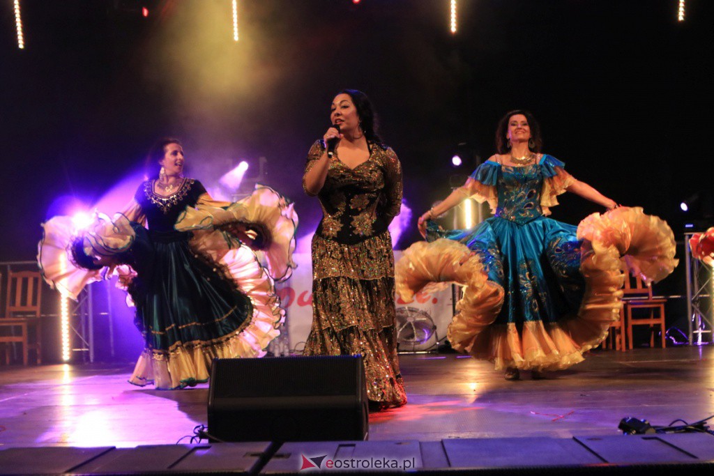 Patrycja Runo i tancerki na Dożynkach w Lelisie [22.08.2021] - zdjęcie #39 - eOstroleka.pl