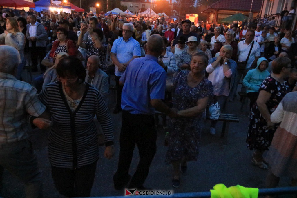 Patrycja Runo i tancerki na Dożynkach w Lelisie [22.08.2021] - zdjęcie #35 - eOstroleka.pl