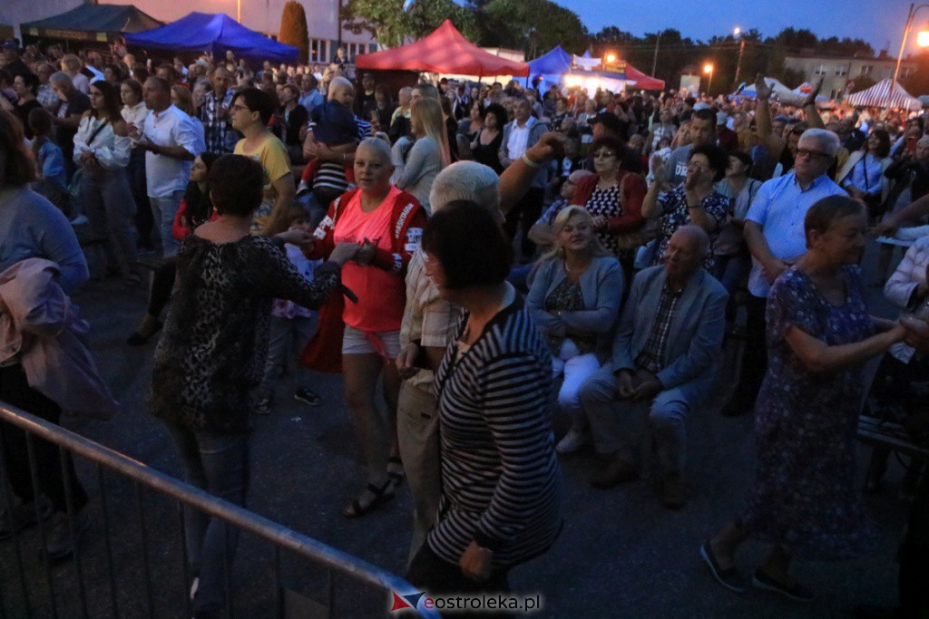 Patrycja Runo i tancerki na Dożynkach w Lelisie [22.08.2021] - zdjęcie #34 - eOstroleka.pl