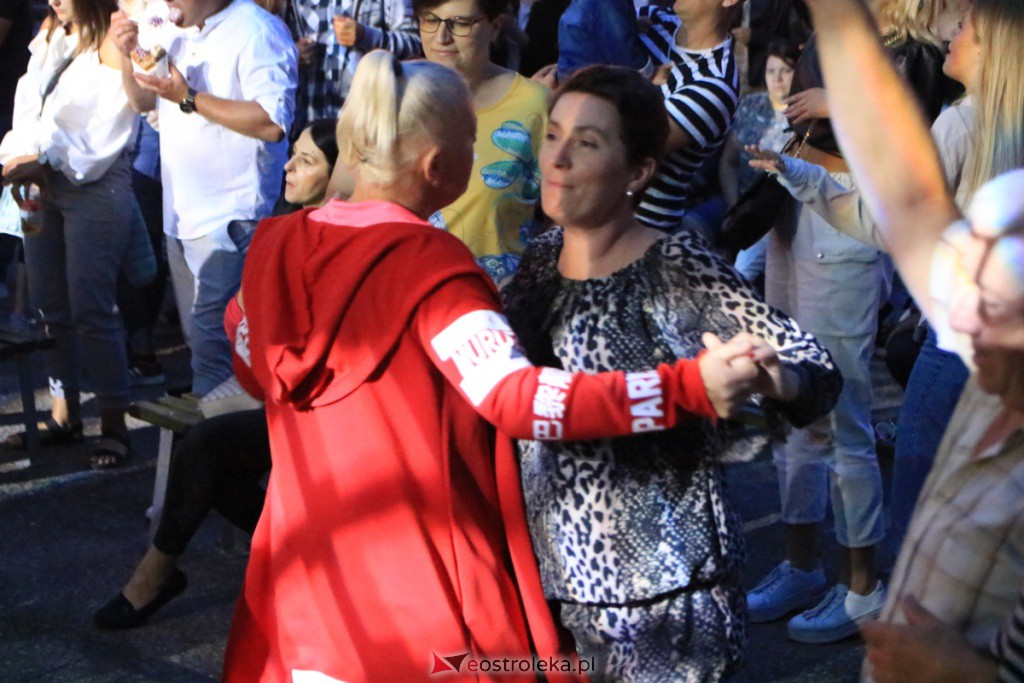 Patrycja Runo i tancerki na Dożynkach w Lelisie [22.08.2021] - zdjęcie #33 - eOstroleka.pl