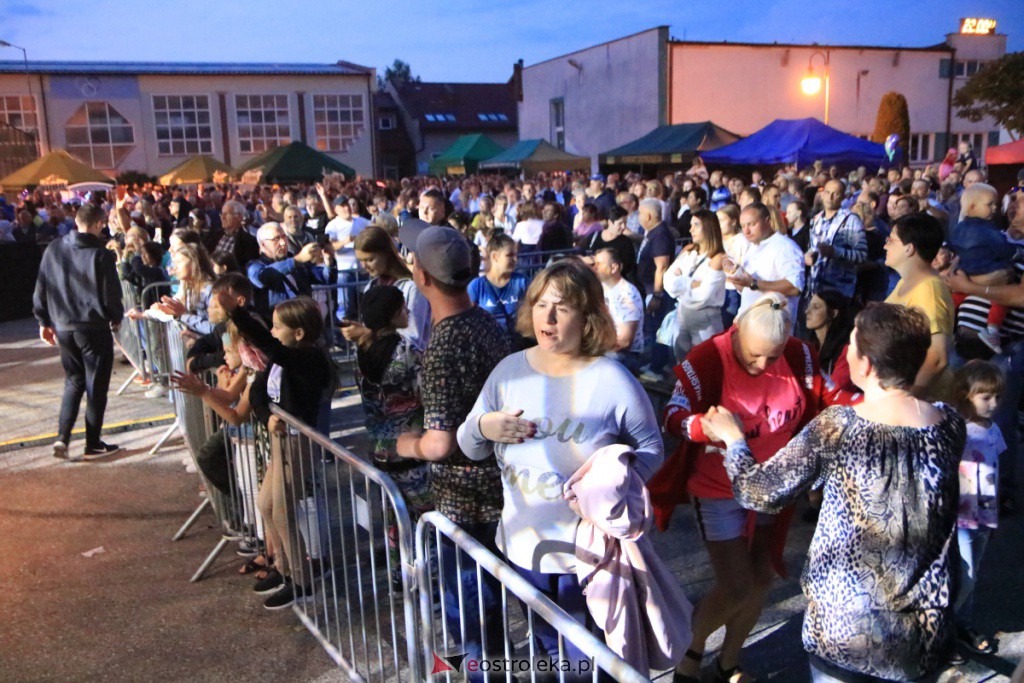 Patrycja Runo i tancerki na Dożynkach w Lelisie [22.08.2021] - zdjęcie #32 - eOstroleka.pl