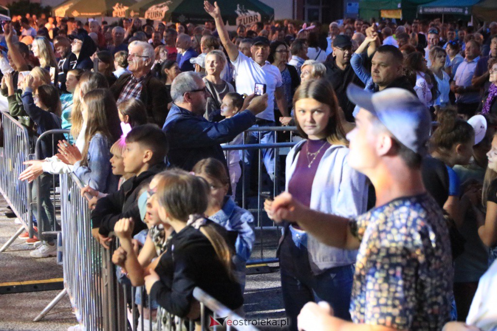 Patrycja Runo i tancerki na Dożynkach w Lelisie [22.08.2021] - zdjęcie #31 - eOstroleka.pl