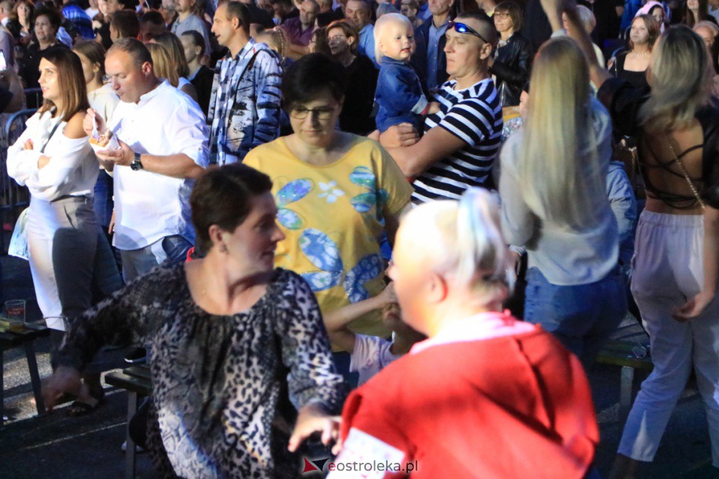 Patrycja Runo i tancerki na Dożynkach w Lelisie [22.08.2021] - zdjęcie #30 - eOstroleka.pl