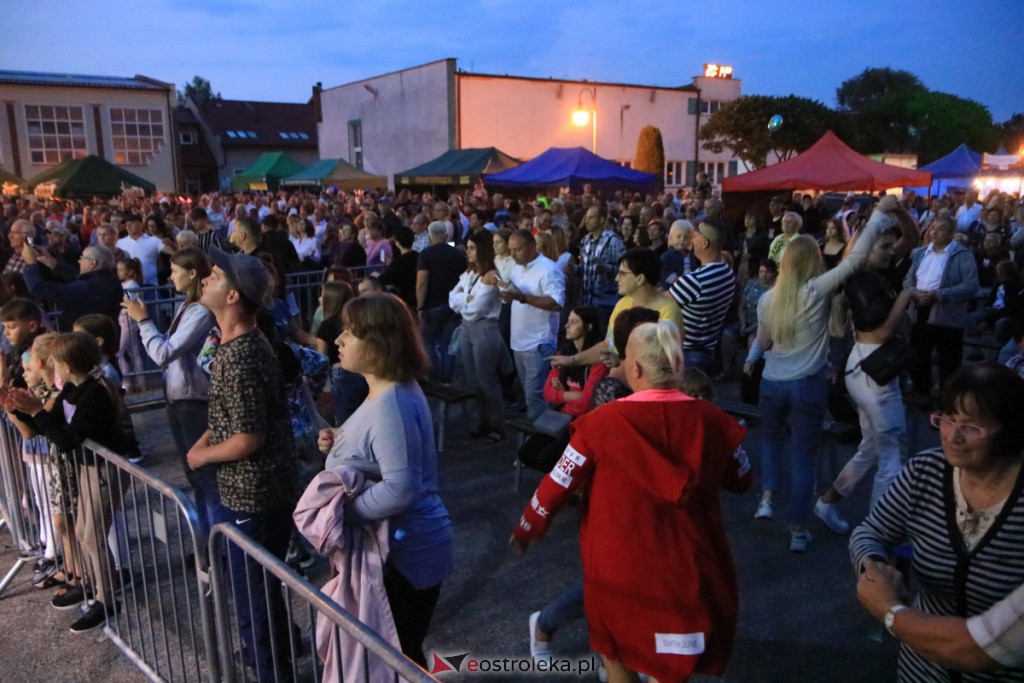 Patrycja Runo i tancerki na Dożynkach w Lelisie [22.08.2021] - zdjęcie #29 - eOstroleka.pl