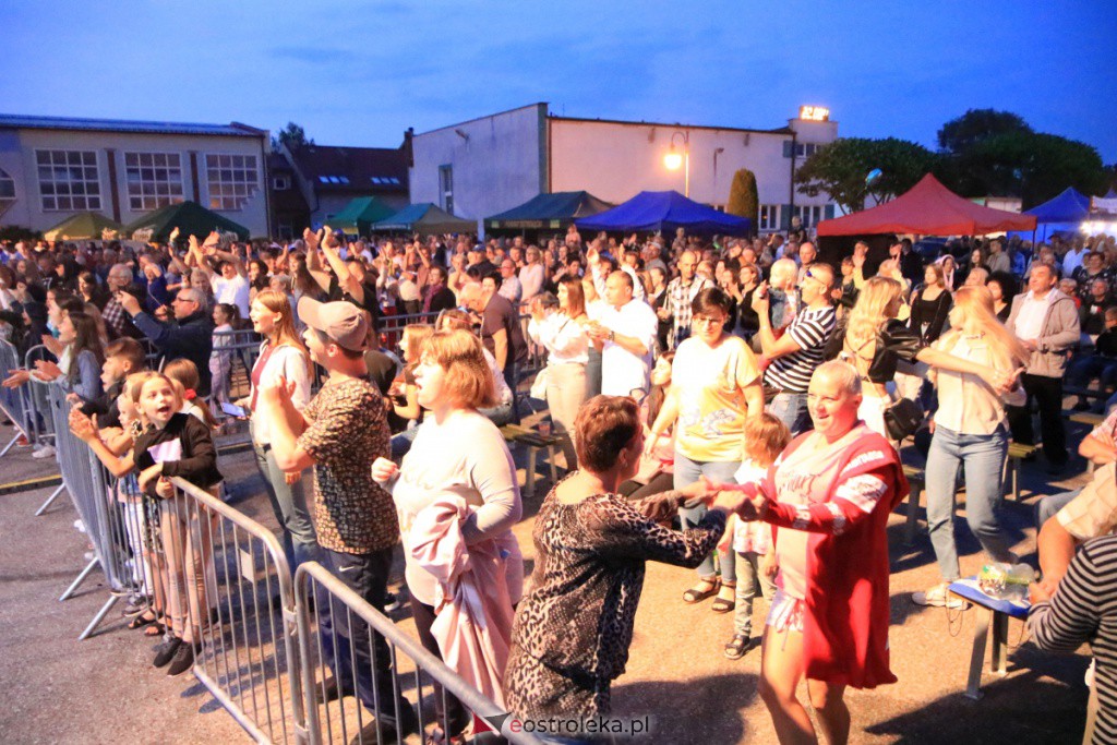 Patrycja Runo i tancerki na Dożynkach w Lelisie [22.08.2021] - zdjęcie #28 - eOstroleka.pl