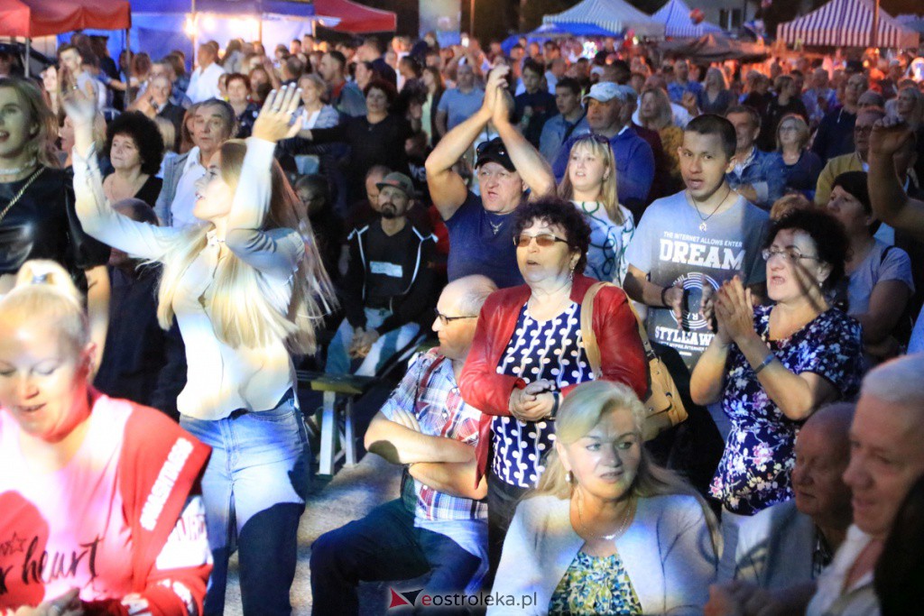 Patrycja Runo i tancerki na Dożynkach w Lelisie [22.08.2021] - zdjęcie #26 - eOstroleka.pl