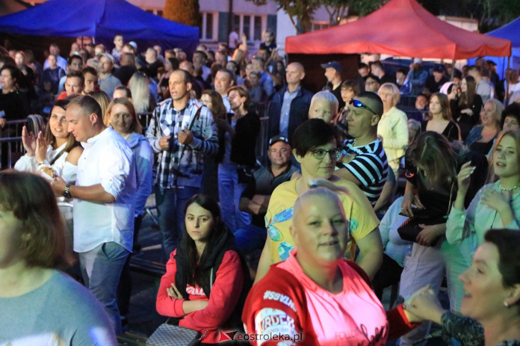 Patrycja Runo i tancerki na Dożynkach w Lelisie [22.08.2021] - zdjęcie #25 - eOstroleka.pl